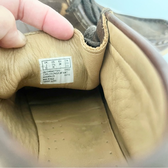 Clarks Originals Boy’s Leather Wallabees Classic Leather Chukka Boots 2.5 Read - Picture 9 of 9